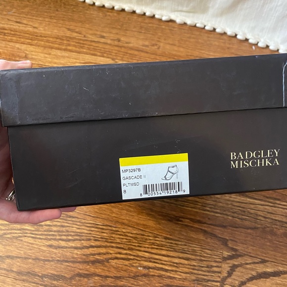 Badgley Mischka Size 8 Gold Jewel Strap Heels - Picture 8 of 9